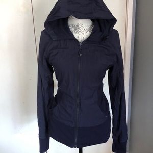 PLUM lululemon outer fabric layer is lightweight, inner layer is soft size 12